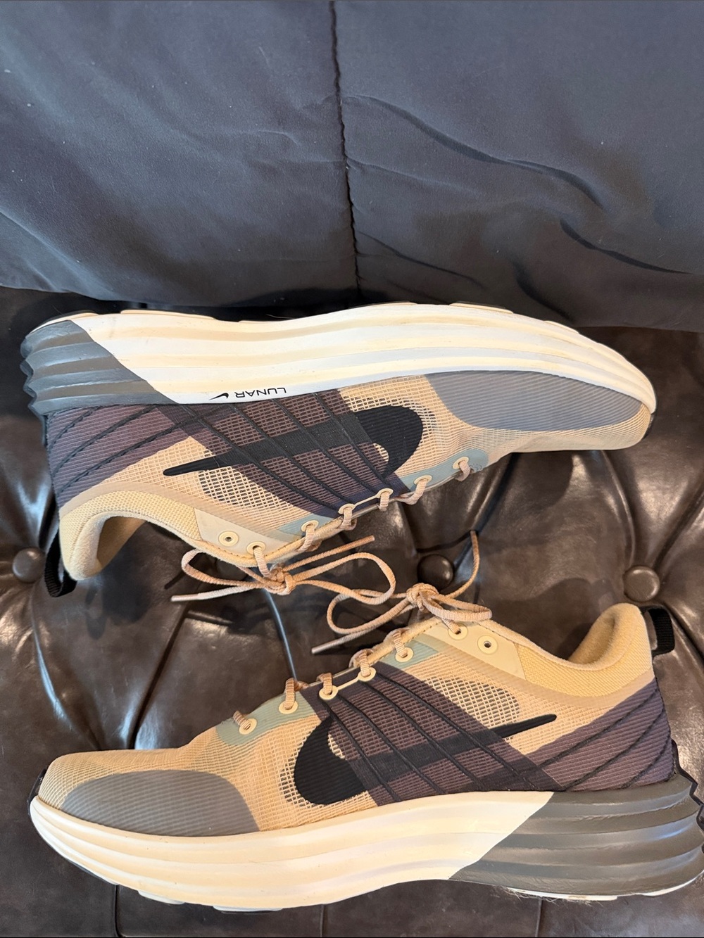 Men’s tan Nike lunar tennis shoes